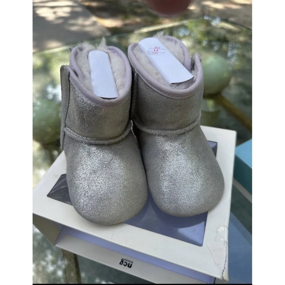 UGG Baby Girl's 4/5 Jesse Bow II Metallic Silver Booties Great Condition